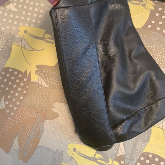 Kenneth Cole Reaction Black & Gold Bag - Picture 9 of 12